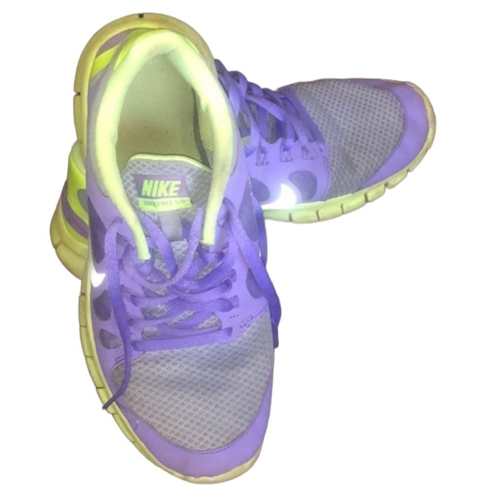 •NIKE• NIKE free 5.0 size 6Y.